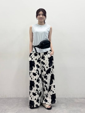 「JEANASIS（ジーナシス）のバックルベルトスライドサンダル/666209（サンダル、ホワイト系）」を使った、ちゃやかさん（レディース・168cm）の夏コーディネート