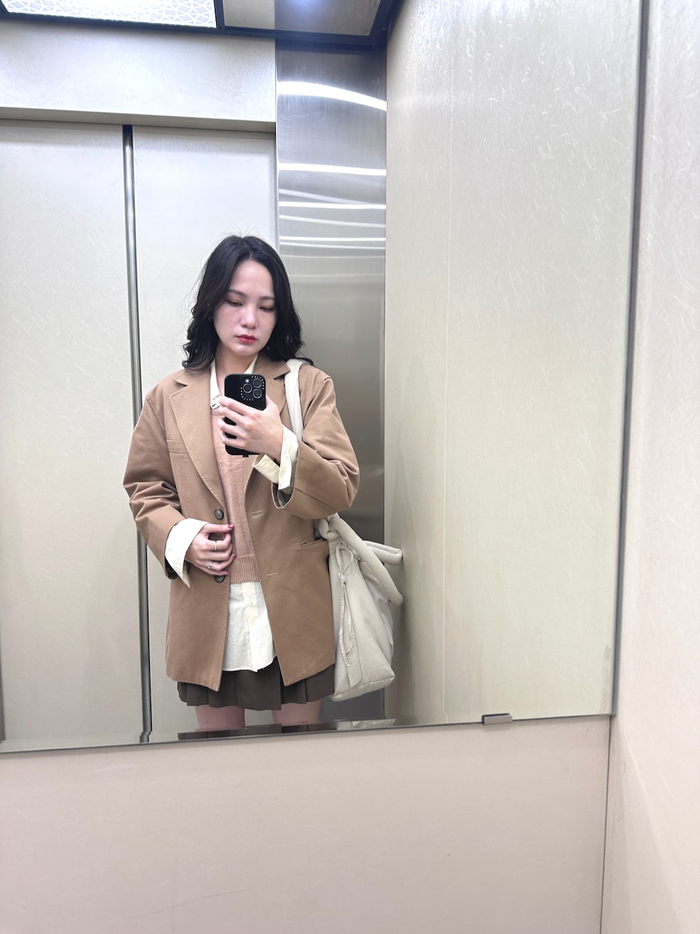 「OLENDのアイテム（トートバッグ、その他）」を使った、Tingさん（レディース・167cm）の冬コーディネートの1枚目の写真
