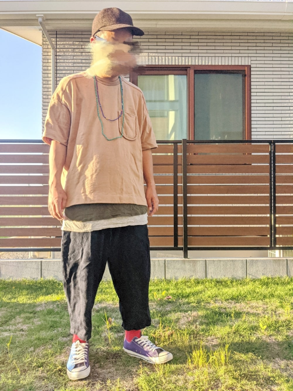 「レイヤードスタイル、ビッグT、ビッグシルエット、ワイドパンツ、ゆるコーデ、秋のコーデ、キャップ、スニーカー、コンバース、ロング丈、おしゃれさんと繋がりたい、大人カジュアル、休日スタイル、カジュアル」｜「my beautiful landletの【my beautiful landlet】   military reproduction pile T-shirt（Tシャツ/カットソー、ベージュ系）」を使った、T.さん（メンズ・177cm）の秋コーディネートの1枚目の写真