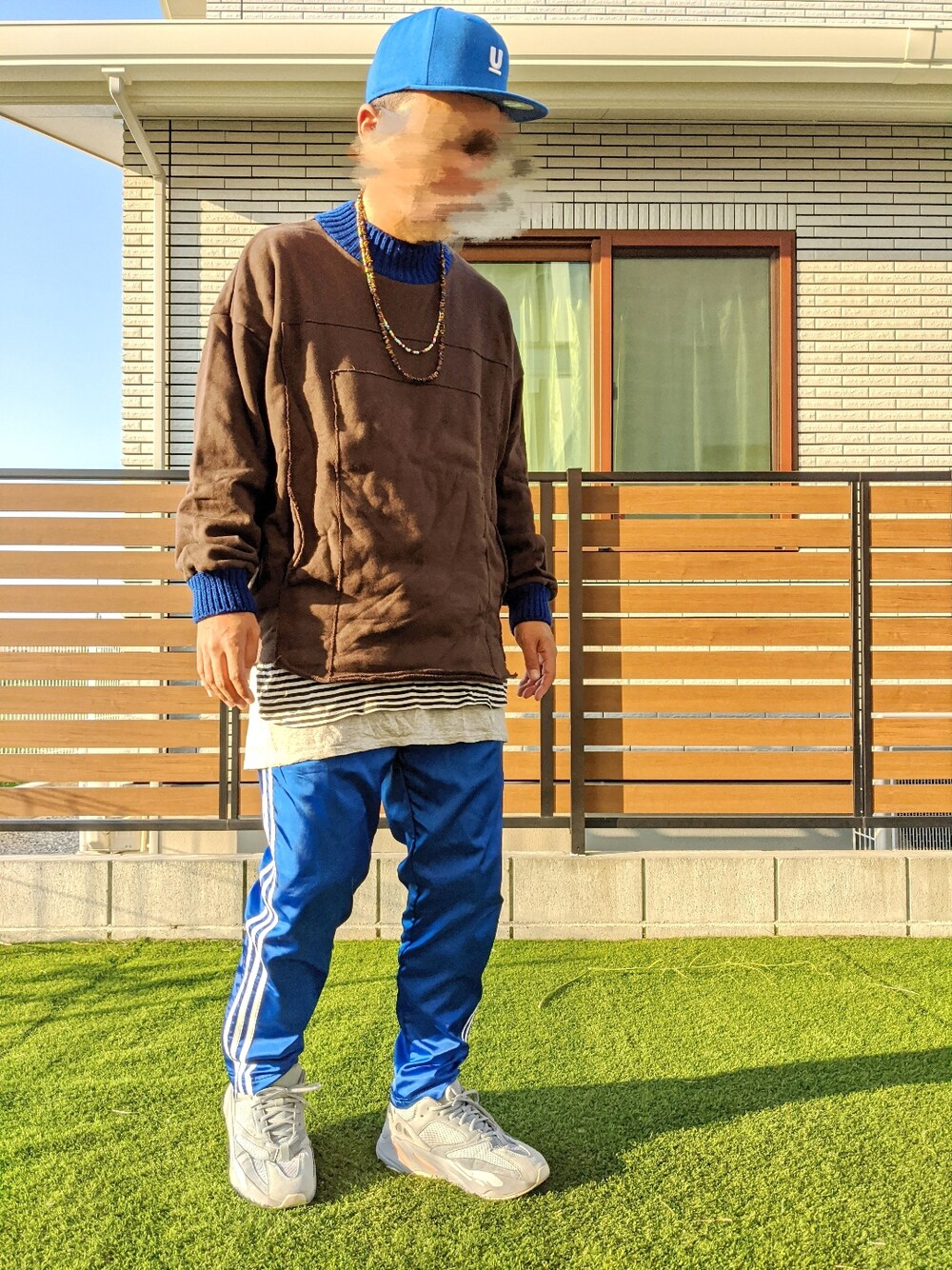 その他のスウェット、ブラック系のTシャツ/カットソー、グレー系のタンクトップを着用したメンズの春コーディネートの1枚目の写真