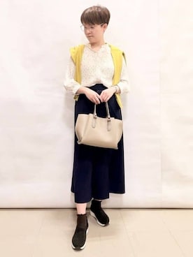 「SHOO・LA・RUE（シューラルー）の【洗濯機可/ひんやり/UV】さらっとしたタッチが心地よい ショート丈 Vネックカーディガン（カーディガン/ボレロ、イエロー系）」を使った、natsushoola727さん（レディース・162cm）の春コーディネート