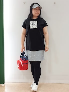 「adabat（アダバット）の【ADABAT NAVY】飛び柄刺しゅうバイザー（サンバイザー、ホワイト系）」を使った、とみーさん（レディース・155cm）の夏コーディネート