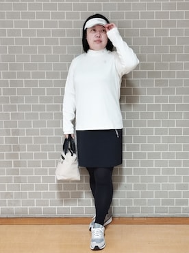 「adabat（アダバット）の起毛ストレッチポンチハイネックプルオーバー（Tシャツ/カットソー、ホワイト系）」を使った、とみーさん（レディース・155cm）の秋コーディネート