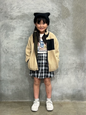 「THE SHOP TK （ザ ショップ ティーケー ）の【110-160】プリント長袖Tシャツ（Tシャツ/カットソー、ベージュ系）」を使った、naokoさん（レディース・123cm）の冬コーディネート