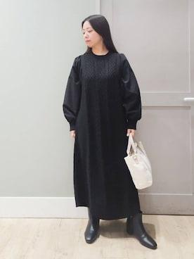 「grove（グローブ）の一枚で華やぐ、袖布帛ケーブルニットワンピース（ワンピース、ブラック系）」を使った、maiさん（レディース・149cm）の冬コーディネート