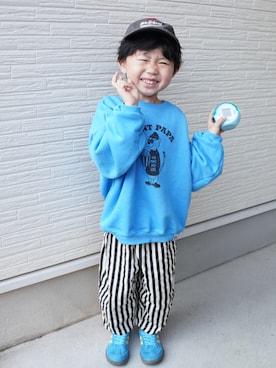 「select shop mintのアイテム（スウェット、ブルー系）」を使った、towaさん（キッズ・110cm）の春コーディネート