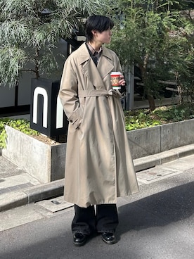 「WYM LIDNM（ウィム バイ リドム）のCURVED FLARE DENIM SLACKS（デニムパンツ、ブラック系）」を使った、井上真宏さん（メンズ・175cm）の冬コーディネート