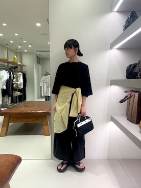「URBAN RESEARCH（アーバンリサーチ）のnew basic　DISCOMFORT SLIT TOPS（Tシャツ/カットソー、ブラック系）」を使った、noeさん（レディース・151cm）の夏コーディネート