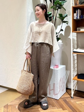 「SLOBE IENA（スローブイエナ）の《3サイズ展開/追加》フィブリルストライプリラックスパンツ（その他パンツ、グリーン系）」を使った、fuyukaさん（レディース・158cm）の春コーディネート