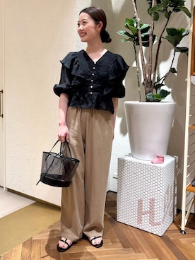 「SLOBE IENA（スローブイエナ）の《シリーズあり/追加》フィブリルリラックスパンツ（その他パンツ、ベージュ系）」を使った、fuyukaさん（レディース・158cm）の春コーディネート