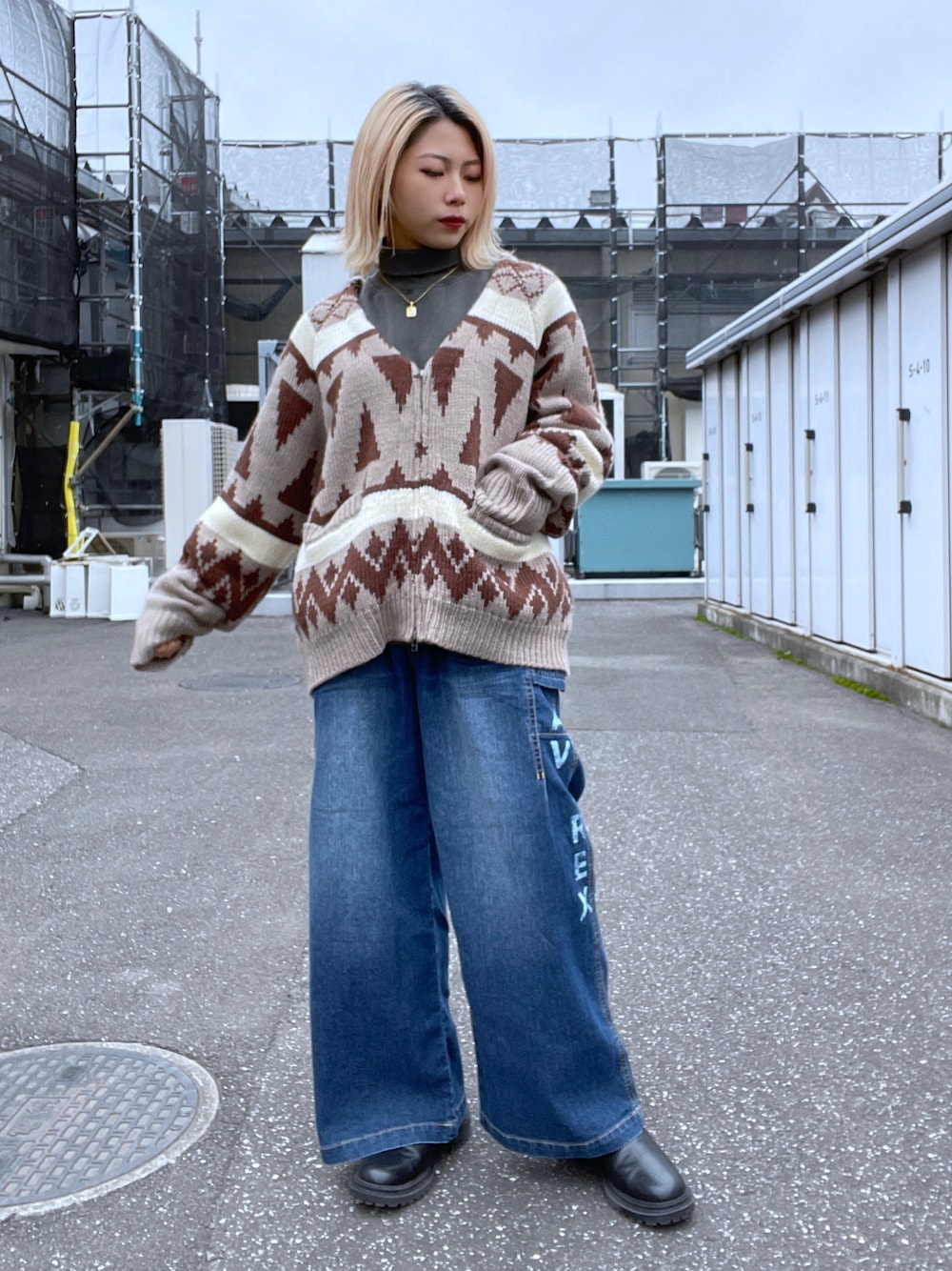 「ニットカーディガン、AVIREX、ootd、低身長、オトナカジュアル、秋冬コーデ、モックネック、AVIREXBelle、AVIREX DEPOT、アビレックス(AVIREX)」｜「AVIREXの≪WEB&DEPOT限定≫COWCHAN KNIT CARDIGAN/ カウチンニットカーディガン（カーディガン/ボレロ、ブラウン系）」を使った、Reinaさん（レディース・155cm）の冬コーディネートの1枚目の写真