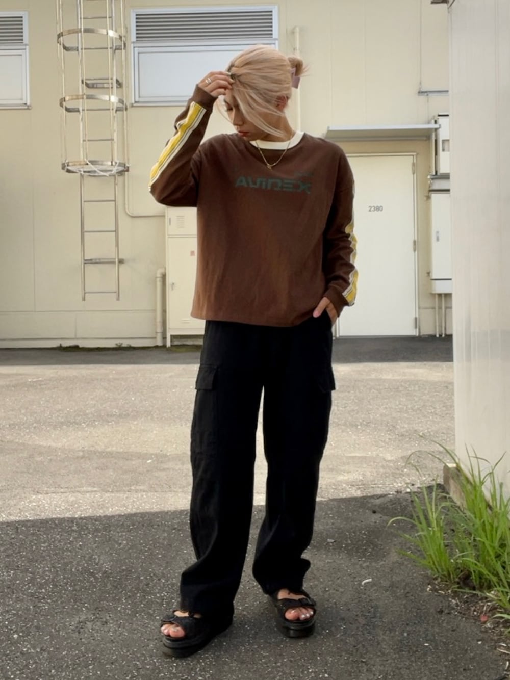 「AVIREX、ootd、シンプルコーデ、低身長、今日のコーデ、秋コーデ、秋カラー、AVIREXBelle、AVIREX DEPOT、アビレックス(AVIREX)」｜「AVIREXの【WEB&DEPOT限定】L/S LINE T-SHIRT/ ラインロングスリーブTシャツ（Tシャツ/カットソー、ブラウン系）」を使った、Reinaさん（レディース・155cm）の秋コーディネートの1枚目の写真