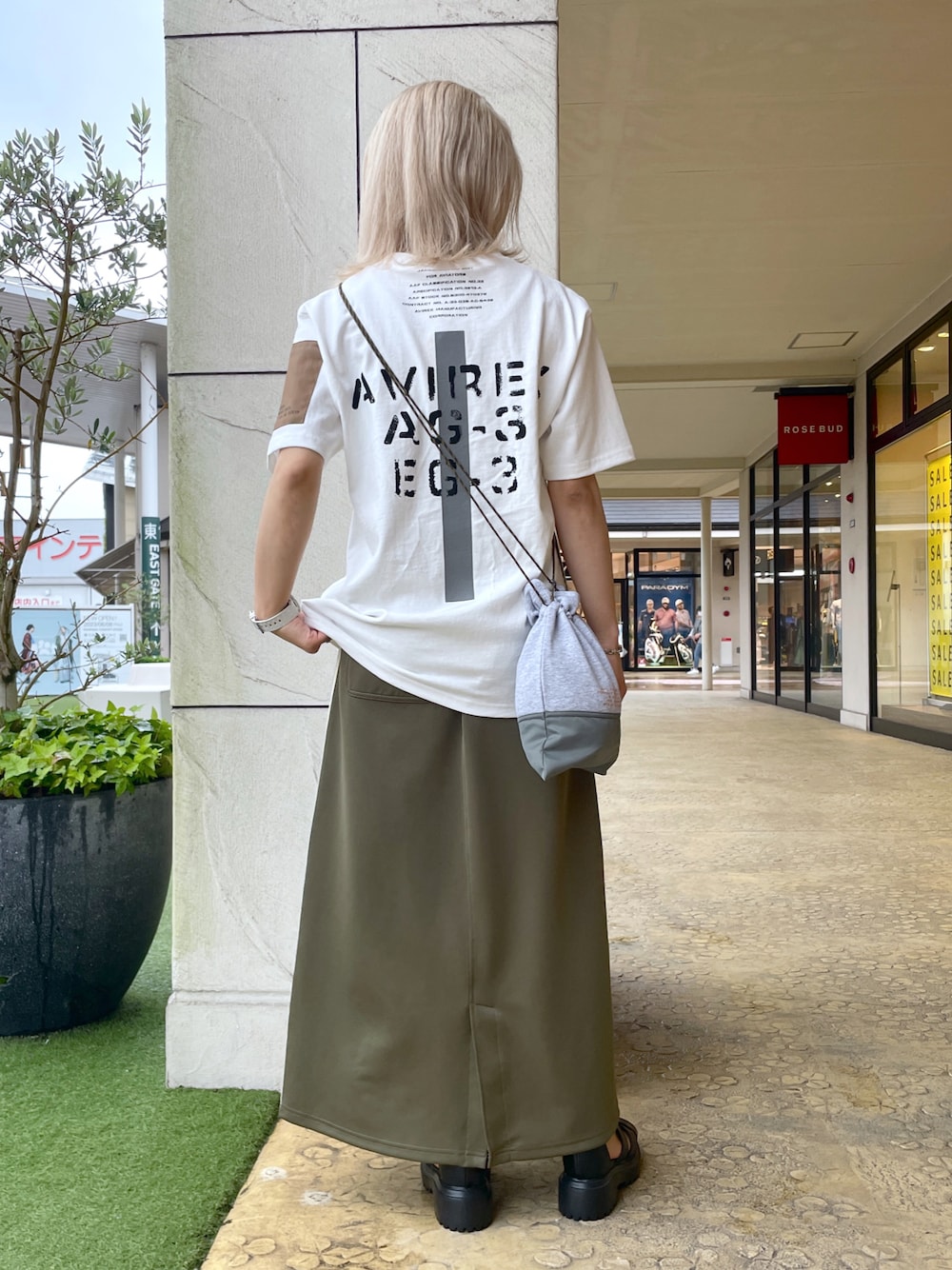 「AVIREX、大人カジュアル、ootd、夏コーデ、低身長、ゆるコーデ、今日のコーデ、AVIREXBelle、AVIREX DEPOT、アビレックス(AVIREX)」｜「AVIREXの《WEB&DEPOT限定》 リモデル デザイン クルーネック Ｔシャツ / REMODEL DESIGN CREW NECK T-SHIRT / アヴィレックス /（Tシャツ/カットソー、ホワイト系）」を使った、Reinaさん（レディース・155cm）の夏コーディネートの1枚目の写真