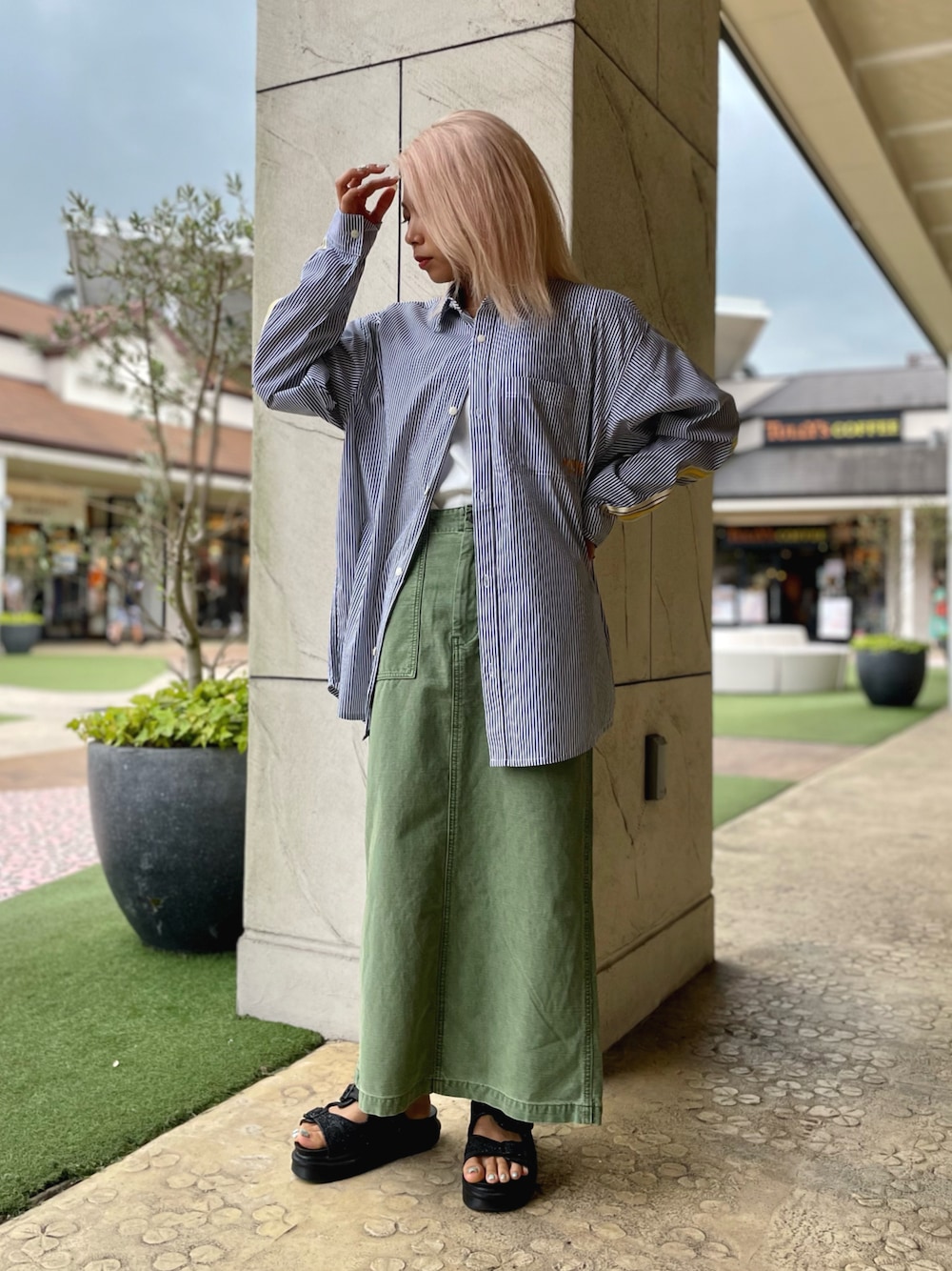 「AVIREX、きれいめカジュアル、ootd、シャツスタイル、低身長、今日のコーデ、秋コーデ、AVIREXBelle、AVIREX DEPOT、アビレックス(AVIREX)」｜「AVIREXの《WEB&DEPOT限定》LINE LONG SLEEVE SHIRT / ライン ロングスリーブ シャツ / AVIREX / アヴィレックス（シャツ/ブラウス、ブラック系）」を使った、Reinaさん（レディース・155cm）の秋コーディネートの1枚目の写真