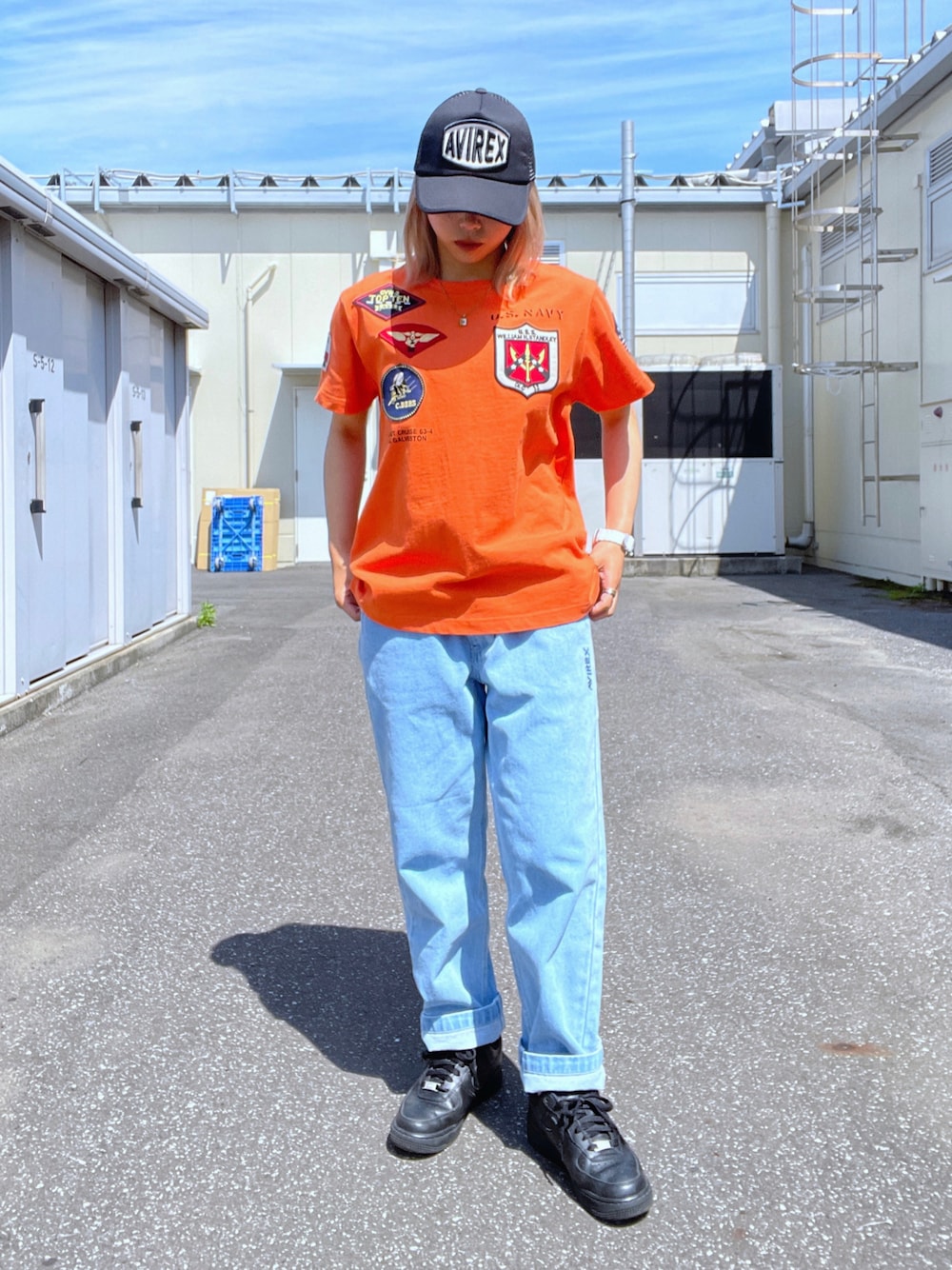 「AVIREX、ootd、夏コーデ、低身長、今日のコーデ、トップガン、オトナカジュアル、AVIREXBelle、AVIREX DEPOT、アビレックス(AVIREX)」｜「AVIREXの【AVIREX/アヴィレックス】3D_ロゴワッペンメッシュキャップ（キャップ、ブラック系）」を使った、Reinaさん（レディース・155cm）の春コーディネートの1枚目の写真