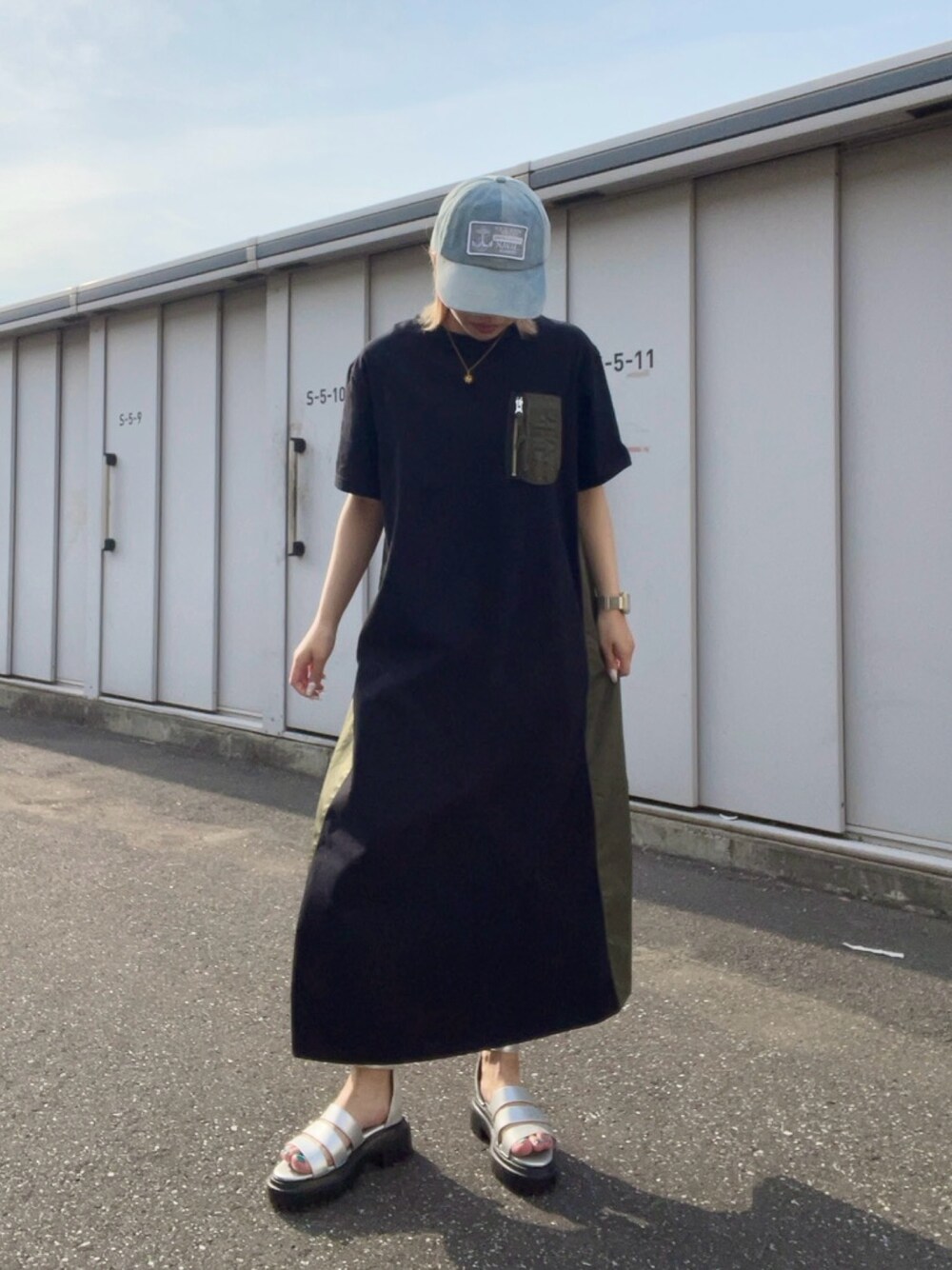 「AVIREX、AVIREXBelle、AVIREX DEPOT、アビレックス(AVIREX)、ワンピース、シンプル、低身長、今日のコーデ、ootd、サンダル」｜「AVIREXの《WEB&DEPOT限定》MA-1 POCKET ONEPIECE/MA-1ポケット ワンピース（ワンピース、ホワイト系）」を使った、Reinaさん（骨格ストレート・レディース・155cm）の春コーディネートの1枚目の写真