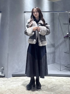 「アイテム（ムートンコート）」を使った、佐藤静香さん（レディース・159cm）の秋コーディネート