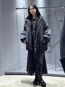 「アイテム（ブローチ/コサージュ）」を使った、佐藤静香さん（レディース・159cm）の冬コーディネート