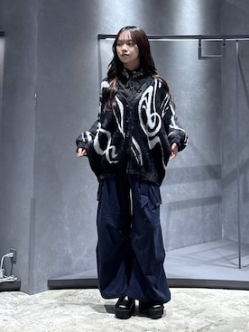 「アイテム（カーゴパンツ）」を使った、佐藤静香さん（レディース・159cm）の秋コーディネート