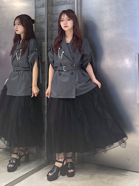 「アイテム（ブローチ/コサージュ）」を使った、佐藤静香さん（レディース・159cm）の夏コーディネート