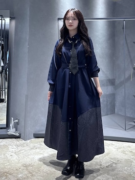 「アイテム（ネクタイ）」を使った、佐藤静香さん（レディース・159cm）の秋コーディネート