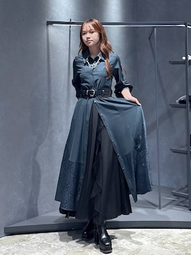 「アイテム（ブローチ/コサージュ）」を使った、佐藤静香さん（レディース・159cm）の秋コーディネート