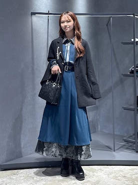 「アイテム（ブローチ/コサージュ）」を使った、佐藤静香さん（レディース・159cm）の秋コーディネート