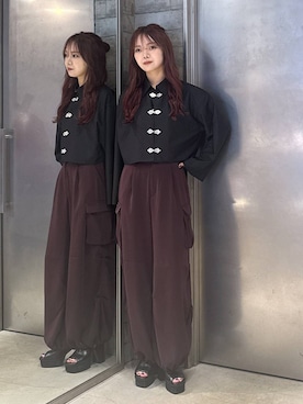 「アイテム（カーゴパンツ、レッド系）」を使った、佐藤静香さん（レディース・159cm）の夏コーディネート