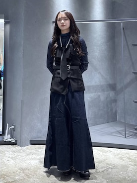 「アイテム（ネクタイ）」を使った、佐藤静香さん（レディース・159cm）の秋コーディネート