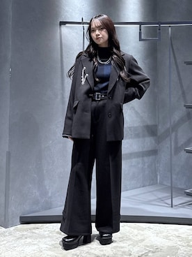 「アイテム（ブローチ/コサージュ）」を使った、佐藤静香さん（レディース・159cm）の秋コーディネート