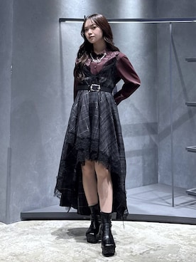 「アイテム（ブローチ/コサージュ）」を使った、佐藤静香さん（レディース・159cm）の秋コーディネート