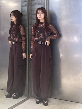 「アイテム（カーゴパンツ、レッド系）」を使った、佐藤静香さん（レディース・159cm）の夏コーディネート