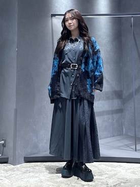 「アイテム（ブローチ/コサージュ）」を使った、佐藤静香さん（レディース・159cm）の秋コーディネート