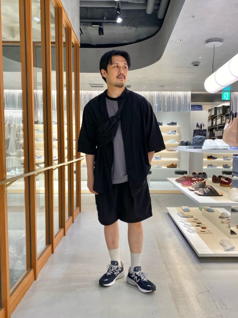 ネイビー Vネック ボタン付きスーツ Mサイズ(ニューバランス) ネイビー Vネック ボタン付きスーツ Mサイズ(ニューバランス