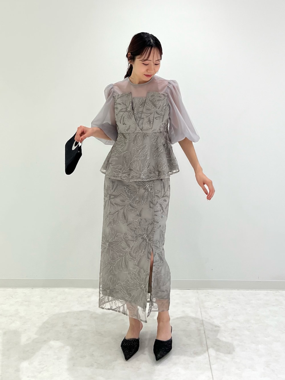 【fuwari♡様】シアーパフスリーブペプラムスパンコール花柄Leja サイズS 当日発送】シアーパフスリーブペプラムスパンコール花柄