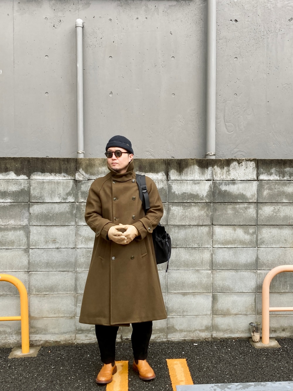「URBAN RESEARCHのNISHINOYA×URBAN RESEARCH　海軍NISHINOコート（ピーコート、グリーン系）」を使った、to48さん（メンズ・173cm）の冬コーディネートの1枚目の写真