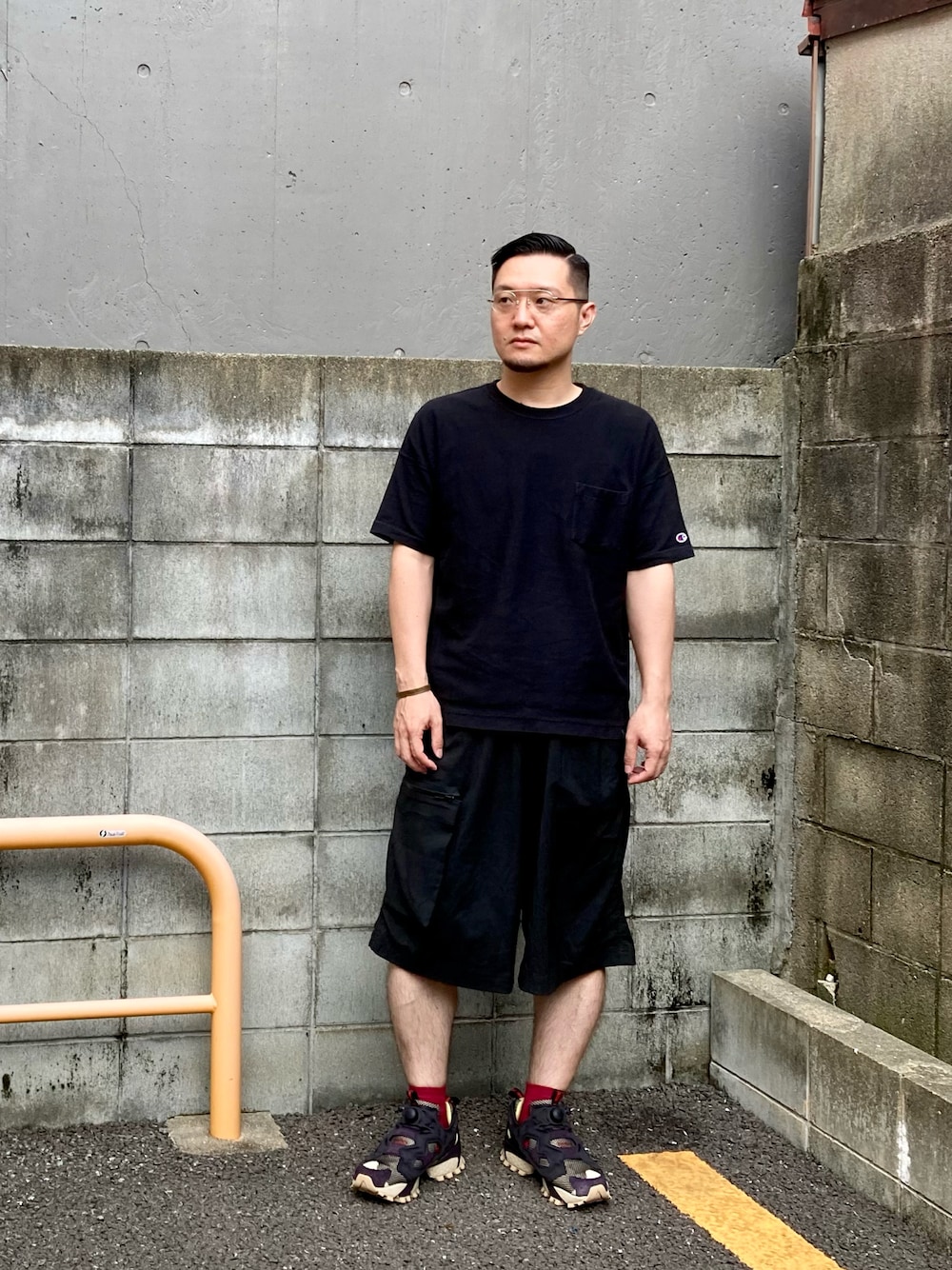 「WORK NOT WORK URBAN RESEARCHのアイテム（Tシャツ/カットソー、ブラック系）」を使った、to48さん（メンズ・173cm）の秋コーディネートの1枚目の写真