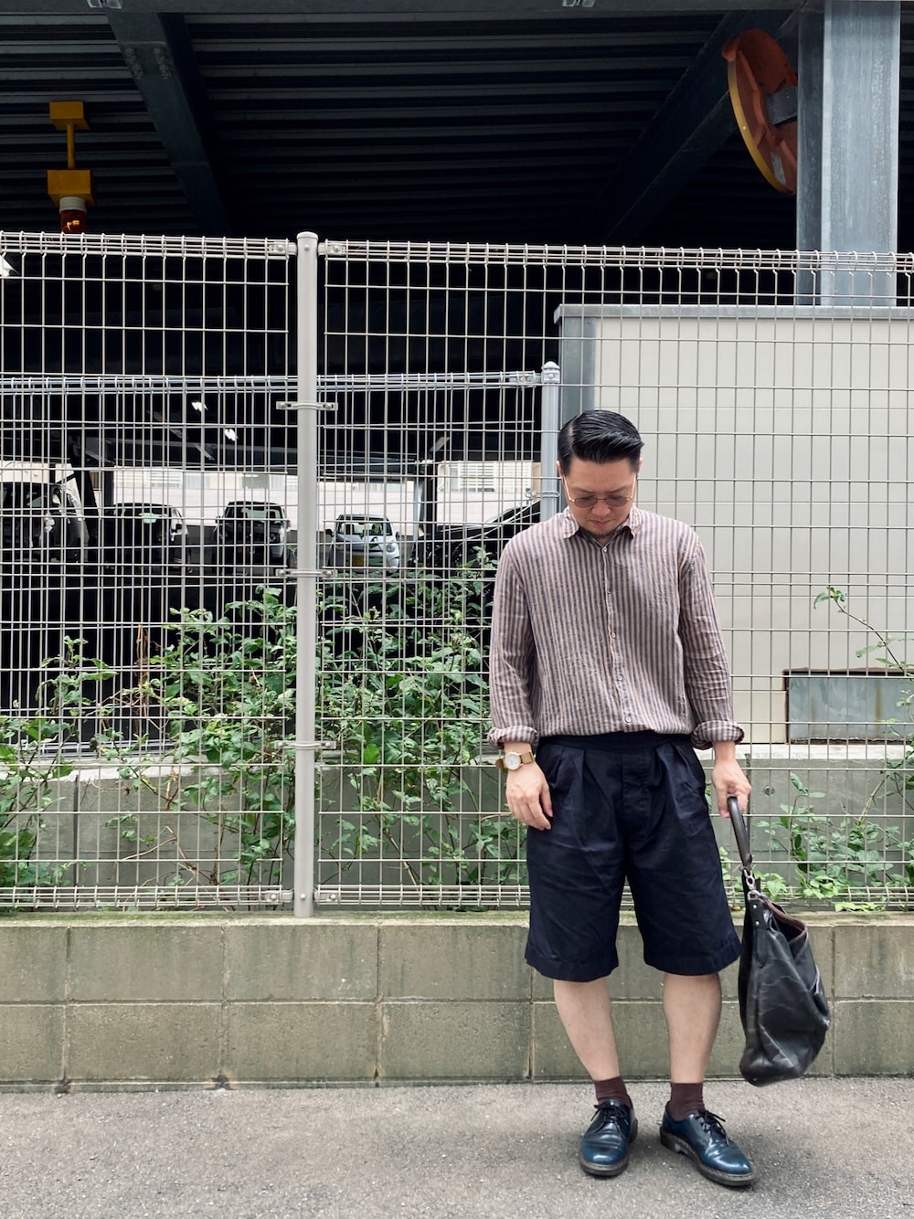 「aniaryのアイテム（バッグ、ブルー系）」を使った、to48さん（メンズ・173cm）の秋コーディネートの1枚目の写真