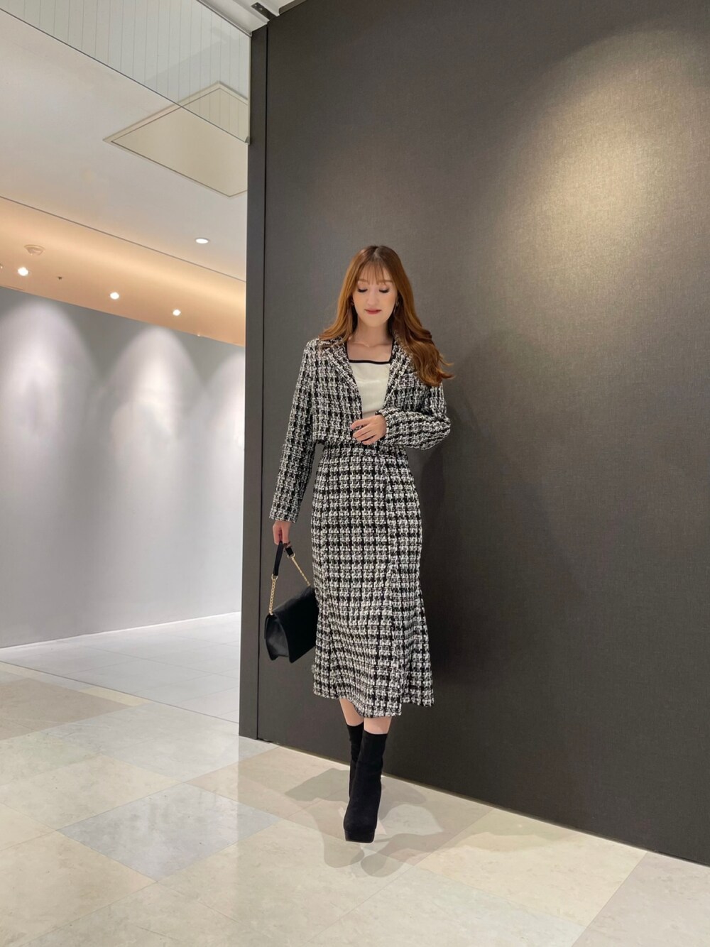 「秋先取りコーデ、休日スタイル、オトナカワイイ、休日コーデ、秋冬コーデ、きれいめカジュアル、ootd、お洒落さんとつながりたい、セットアップ、マーメイドスカート、ジャケット、ショートブーツ、ツイード、スカートコーデ、高身長女子」｜「LIPSERVICEのClassicalDollクロップドジャケット（テーラードジャケット、その他）」を使った、suzuさん（レディース・163cm）の秋コーディネートの1枚目の写真