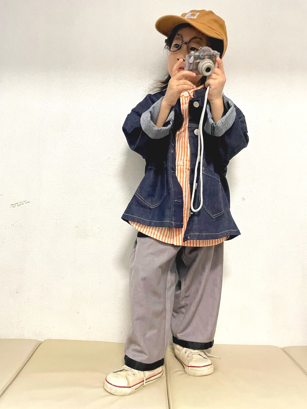 「パステル映える春、春コーデ、春服みてみて、カジュアルコーデ、ビッグシルエット、ワイドパンツ、めがね、キャップ、デニム、シャツスタイル、スニーカー、白スニーカー、コンバース、デニムジャケット」｜「BREEZEのビーチパーティーシャツ（シャツ/ブラウス、その他）」を使った、KeeeTさん（キッズ・100cm）の春コーディネートの1枚目の写真