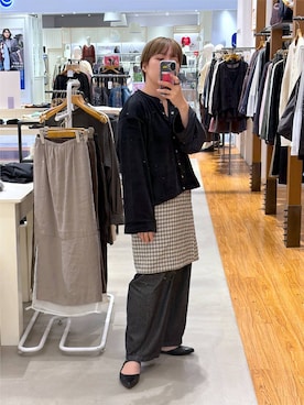 「LEPSIM（レプシィム）のイージーコクーンデニムパンツ　661665（デニムパンツ、ブラック系）」を使った、つちさん（レディース・160cm）の秋コーディネート