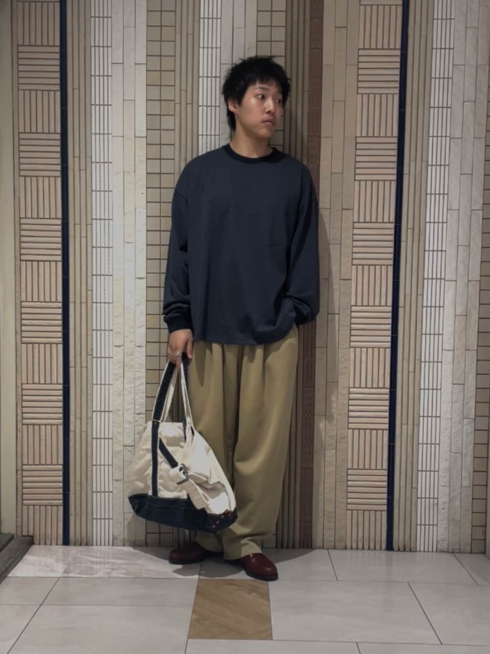 「widedad、秋服準備はじめました、ootd、シンプルスタイル、今日のコーデ、URBAN RESEARCH、URBANRESEARCH、ロンT、着回しコーデ、休日スタイル」｜「URBAN RESEARCHのDad LONG-SLEEVE T-SHIRTS（Tシャツ/カットソー、ブルー系）」を使った、イワサキさん（メンズ・168cm）の夏コーディネートの1枚目の写真