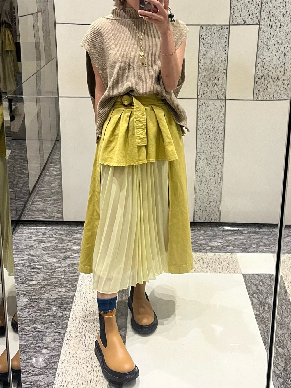 「LOEWEのアイテム（ブーツ、ブラウン系）」を使った、クズスタルさん（レディース・155cm）の夏コーディネートの1枚目の写真
