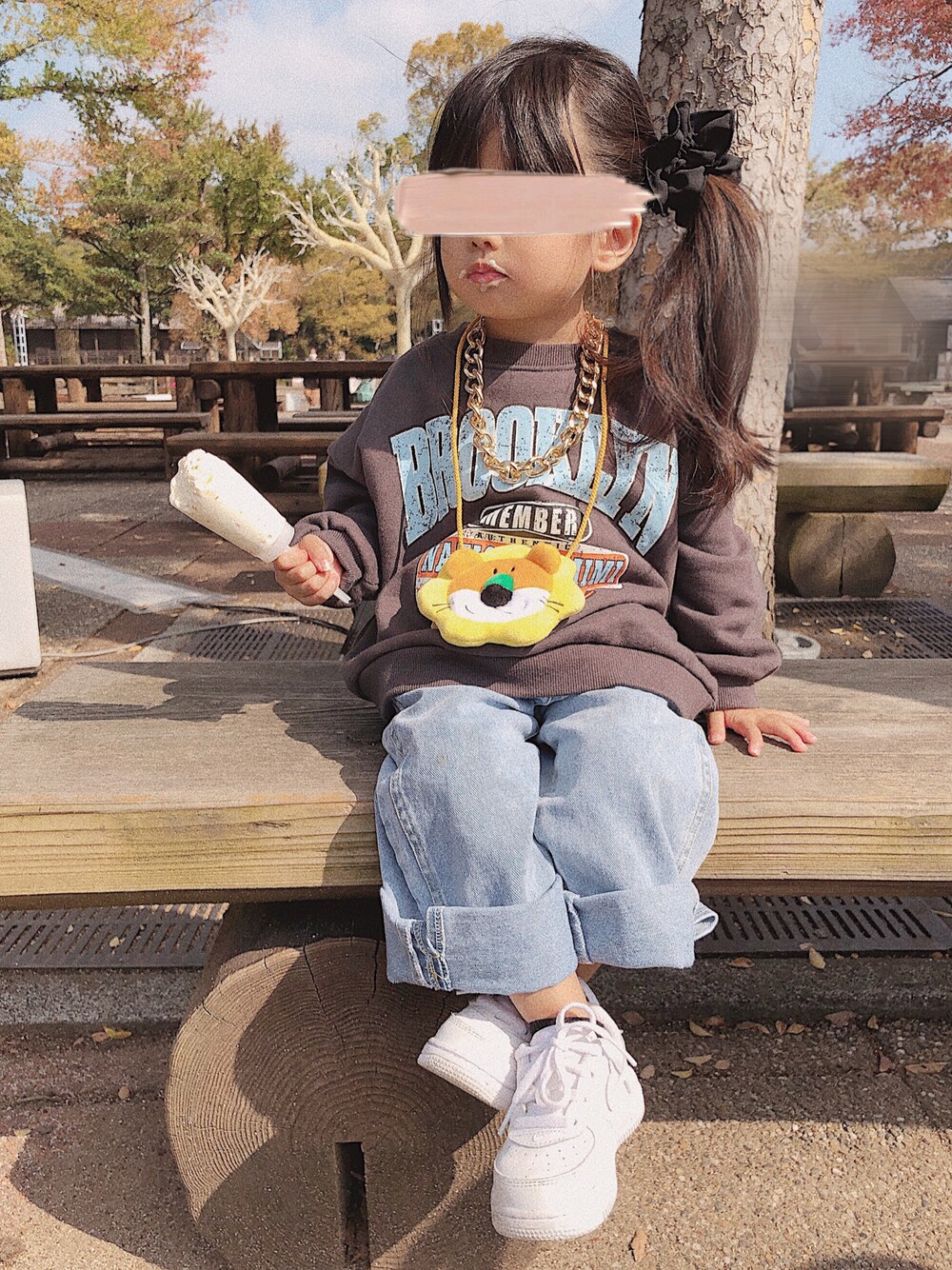「2歳、kids、女の子、女の子コーデ、キッズファッション、スニーカーコーデ、秋冬コーデ、お洒落さんとつながりたい」｜「anonbabyのアイテム（スウェット、ブラック系）」を使った、ゆのちさん（キッズ・90cm）の秋コーディネートの1枚目の写真