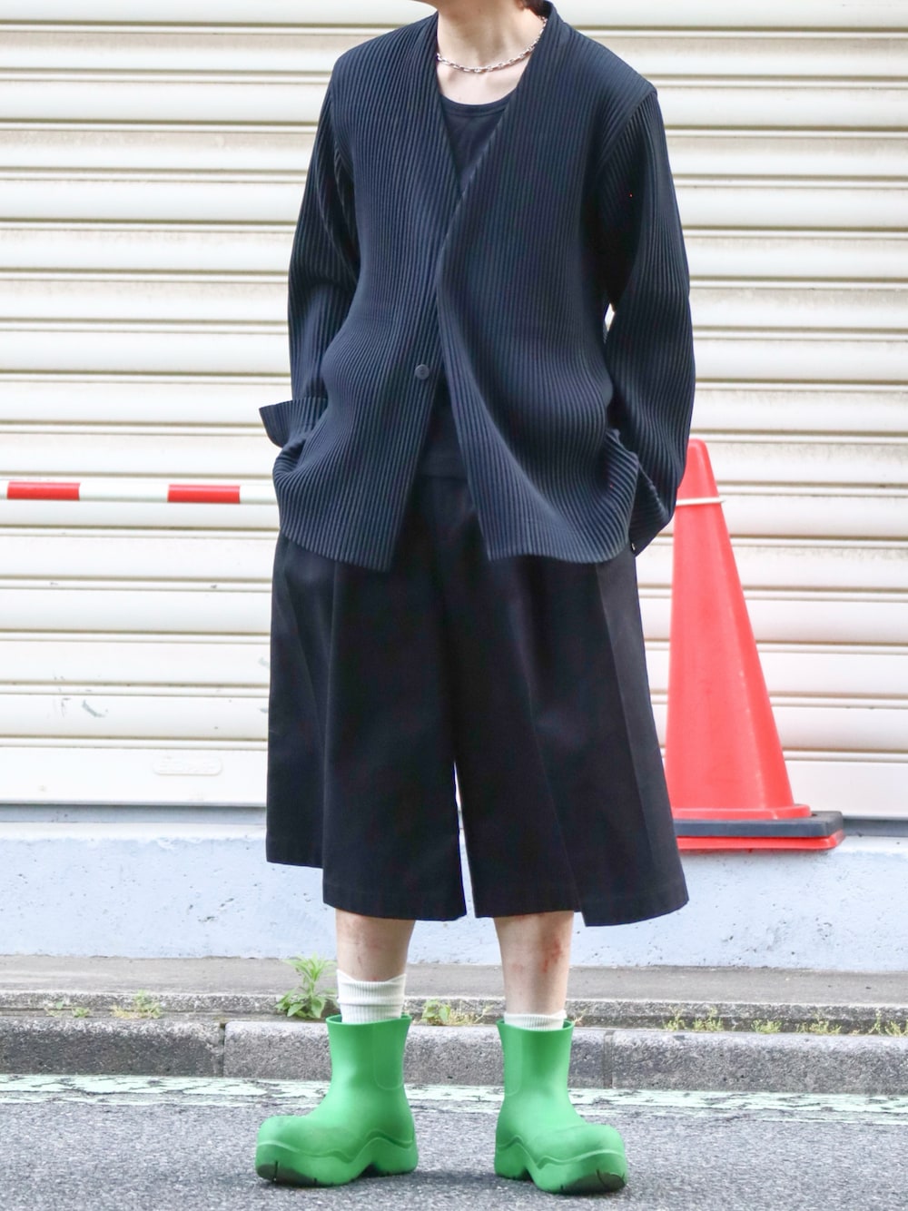 HOMME PLISSE ISSEY MIYAKEのノーカラージャケットを使った人気