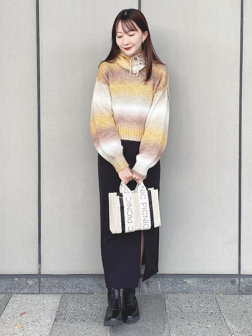 「earth music&ecology、冬コーデ、プチプラ、休日スタイル、バラクラバ、グラデーション、ニット、トートバッグ、スリット、ロングスカート、タイトスカート、大人カジュアル、シンプル、シンプルコーデ、マイベストコーデ2022」｜「earth music&ecologyのグラデーションニットプルオーバー（ニット/セーター、ブラウン系）」を使った、このみさん（レディース・164cm）の冬コーディネートの1枚目の写真