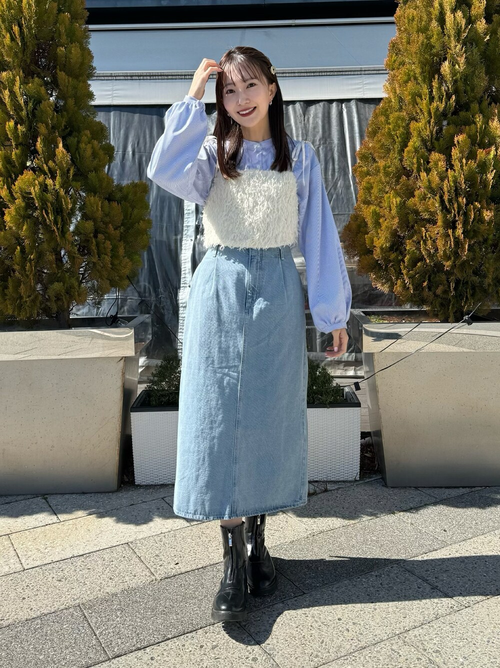 SET2点ニットビスチェ+ノーカラーシャツを使った人気ファッション