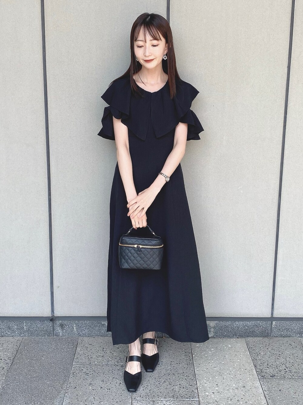 earth music&ecologyフリル付き黒ワンピース （このみ｜earth