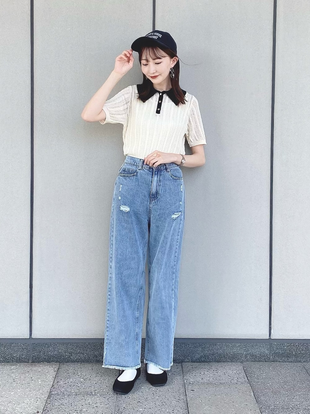 「真夏のアクティブスタイル、夏コーデ、プチプラ、デニムパンツ、デニム、ポロシャツ、キャップ、アメカジ、ダメージデニムパンツ、ビッグカラー、カジュアルコーデ、フェススタイル、シンプルコーデ、骨格ウェーブ、アウトドアスタイル」｜「Green　Parksの・ロゴCAP＊（キャップ、ブラック系）」を使った、このみさん（レディース・164cm）の夏コーディネートの1枚目の写真