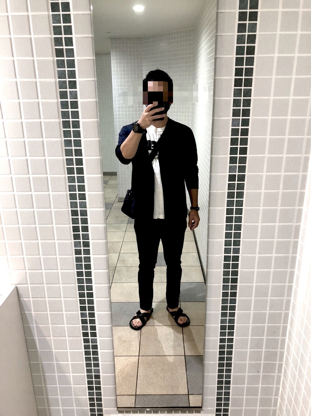 「コーヒーのアイテム（Tシャツ/カットソー、ホワイト系）」を使った、ttssさん（メンズ・176cm）の冬コーディネートの1枚目の写真